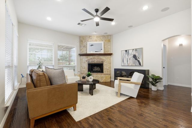 1336 Burnett Drive, Lantana, TX 76226