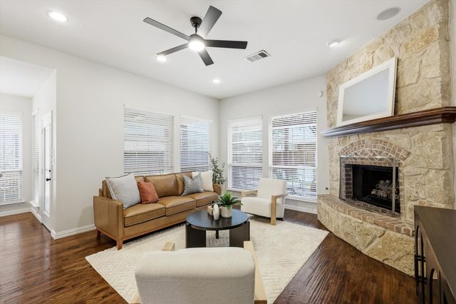1336 Burnett Drive, Lantana, TX 76226