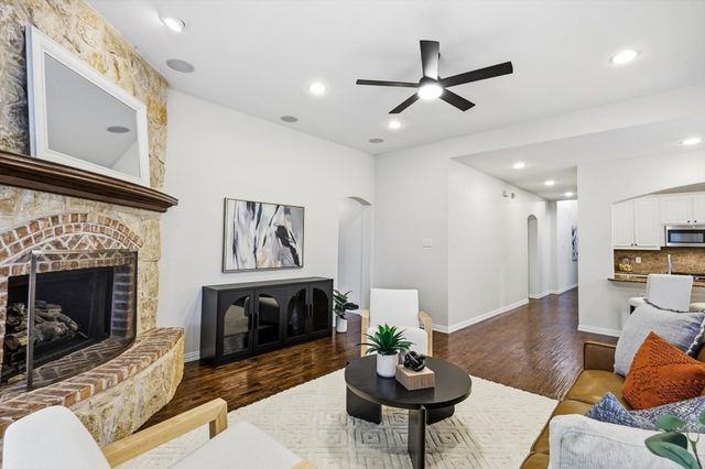 1336 Burnett Drive, Lantana, TX 76226