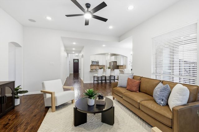1336 Burnett Drive, Lantana, TX 76226