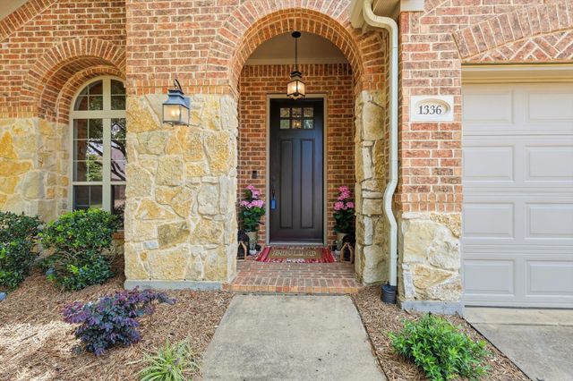1336 Burnett Drive, Lantana, TX 76226