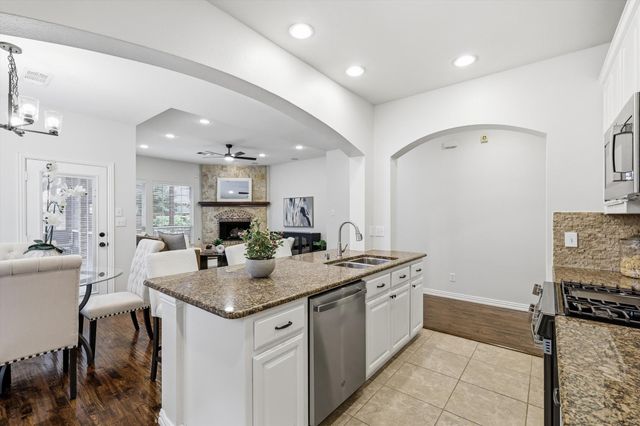 1336 Burnett Drive, Lantana, TX 76226