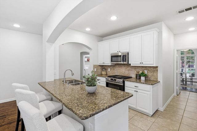 1336 Burnett Drive, Lantana, TX 76226