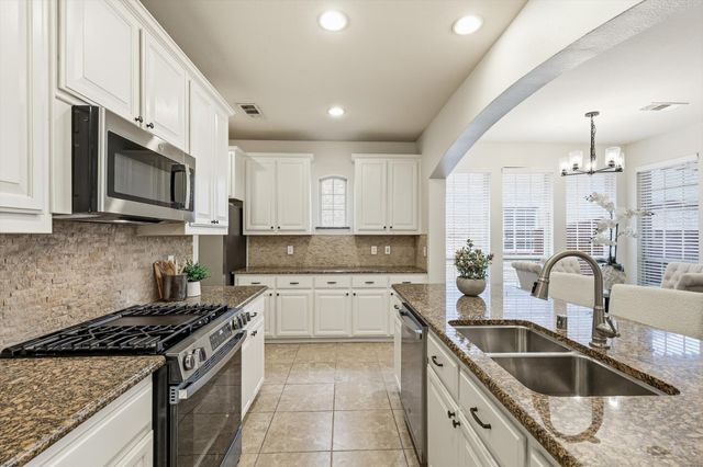 1336 Burnett Drive, Lantana, TX 76226
