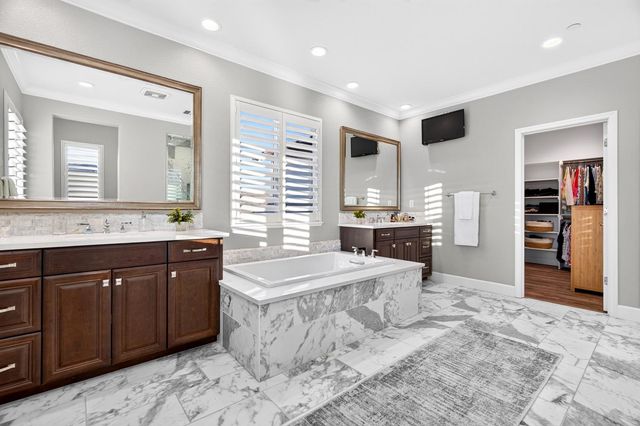 3021 Belmont Dr, Lodi, CA 95242