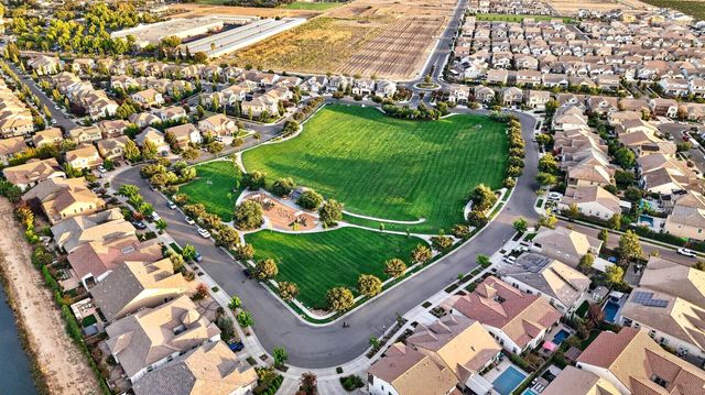3021 Belmont Dr, Lodi, CA 95242