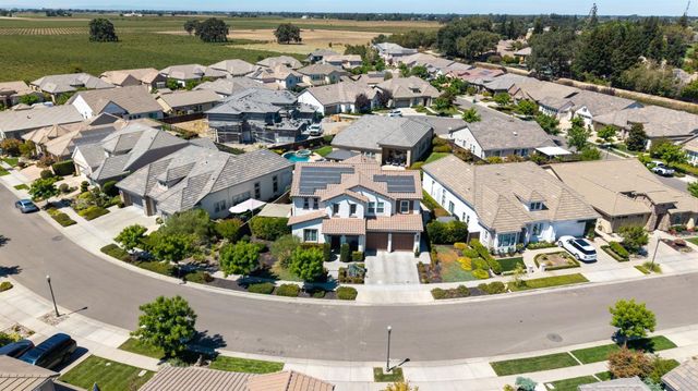 3021 Belmont Dr, Lodi, CA 95242