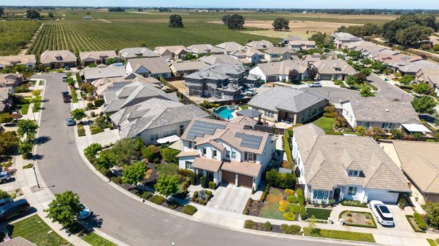 3021 Belmont Dr, Lodi, CA 95242