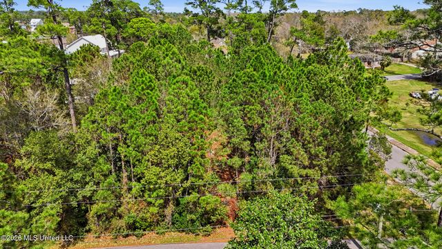 6201 Hermosa Drive, Ocean Springs, MS 39564