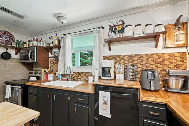 2297 Henderson Mountain Road, Jasper, GA 30143