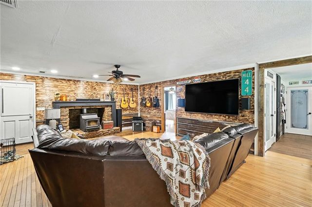 2297 Henderson Mountain Road, Jasper, GA 30143