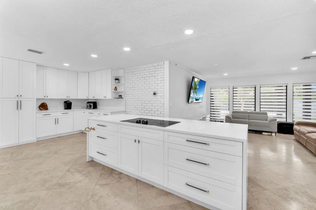 11800 NW 25th St, Plantation, FL 33323