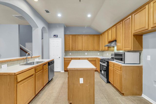 6710 Creek Bend, Rowlett, TX 75089