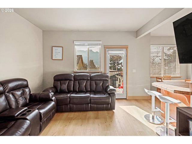 41 Nw LASHER St C4, Stevenson, WA 98648