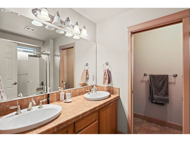 41 Nw LASHER St C4, Stevenson, WA 98648