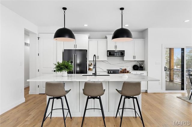 102 Enclave Terrace Court, Weldon Spring, MO 63304