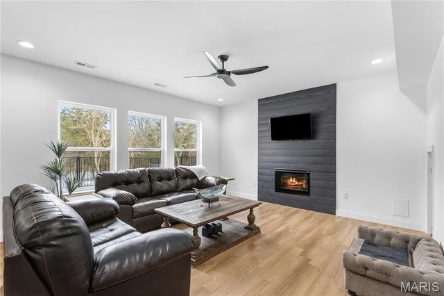 102 Enclave Terrace Court, Weldon Spring, MO 63304