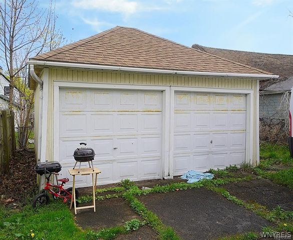 54 Pine Ridge Road, Cheektowaga, NY 14211