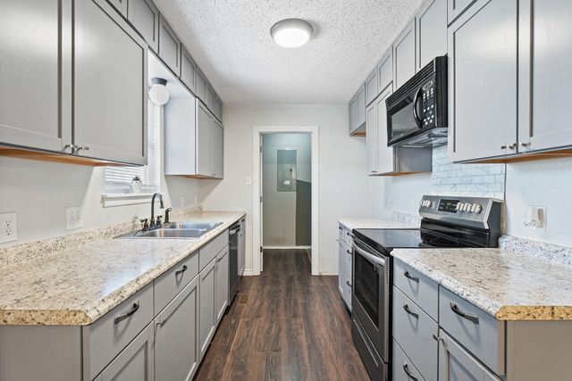 9608 Elgin Avenue, Lubbock, TX 79423