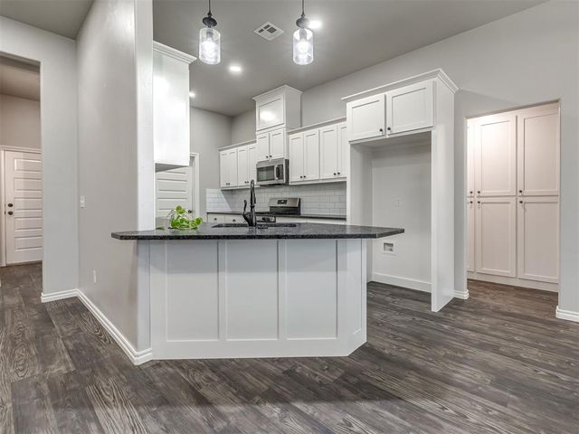972 Tim Holt Drive, Harrah, OK 73045