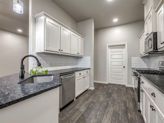 972 Tim Holt Drive, Harrah, OK 73045