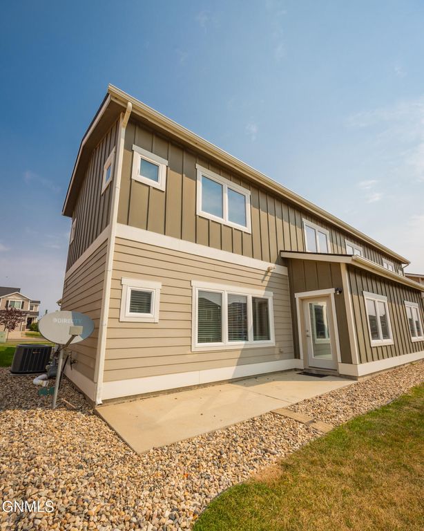 2809 28th Street W, Williston, ND 58801 photo 2