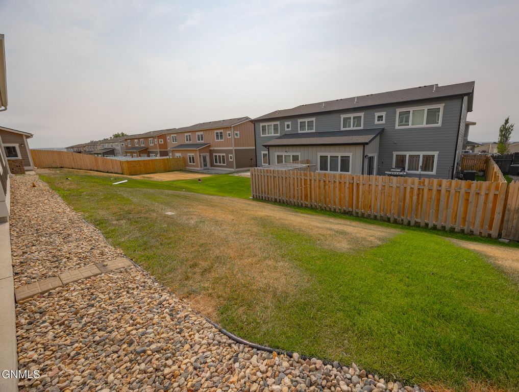 2809 28th Street W, Williston, ND 58801 photo 3