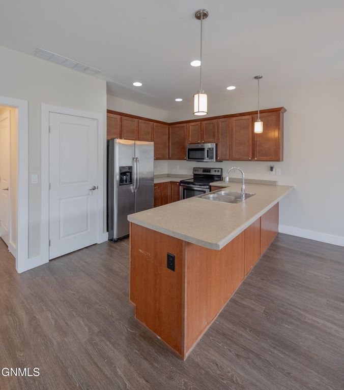 2809 28th Street W, Williston, ND 58801 photo 5