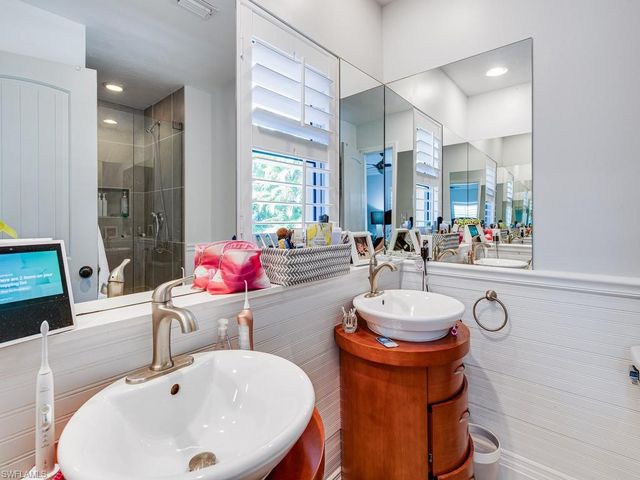 542 110th AVE N, Naples, FL 34108