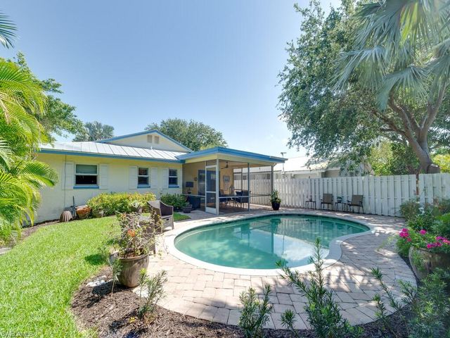 542 110th AVE N, Naples, FL 34108