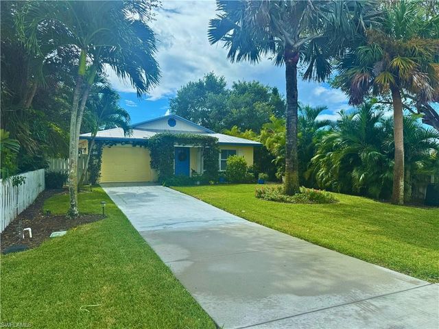 542 110th AVE N, Naples, FL 34108