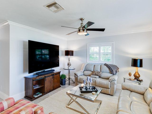 542 110th AVE N, Naples, FL 34108