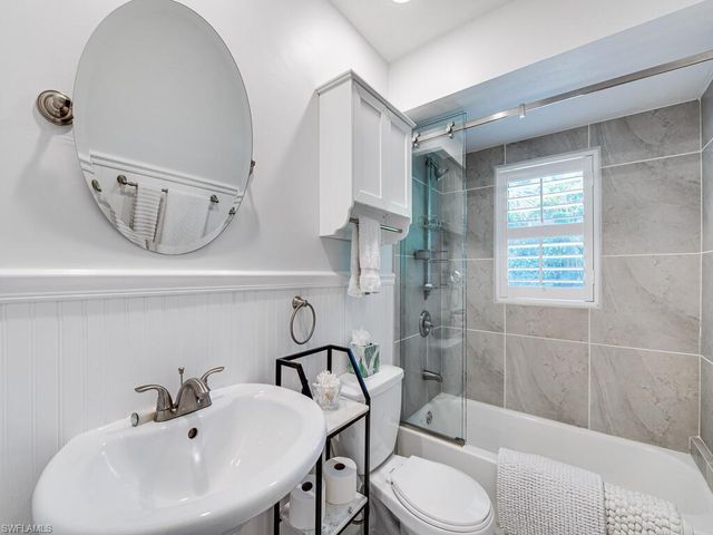 542 110th AVE N, Naples, FL 34108