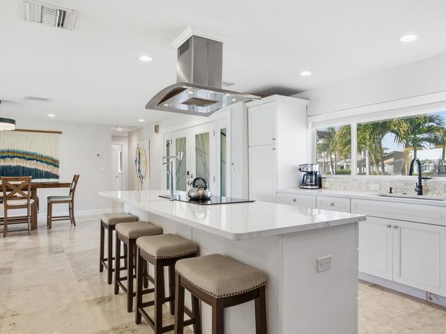 1028 79TH STREET S, St Petersburg, FL 33707