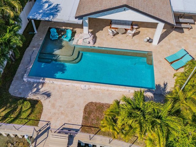 1028 79TH STREET S, St Petersburg, FL 33707