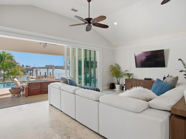 1028 79TH STREET S, St Petersburg, FL 33707