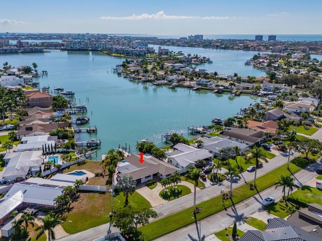 1028 79TH STREET S, St Petersburg, FL 33707