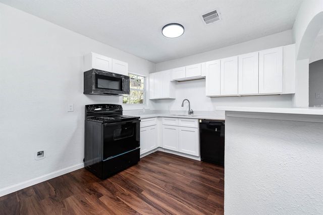 54 Lupine Court, Lake Jackson, TX 77566