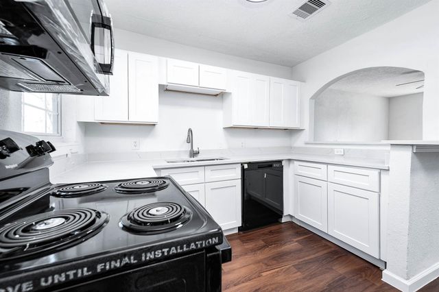 54 Lupine Court, Lake Jackson, TX 77566