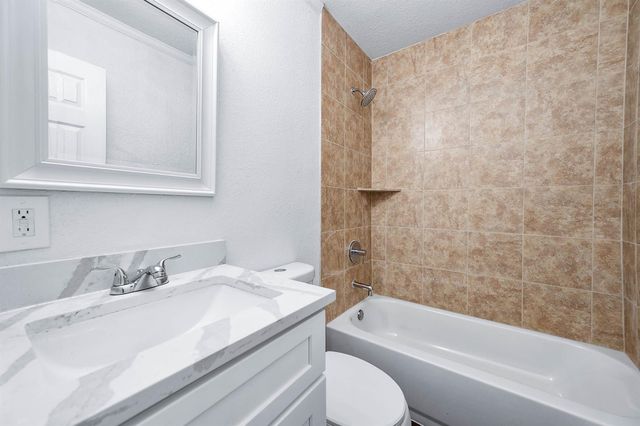 54 Lupine Court, Lake Jackson, TX 77566