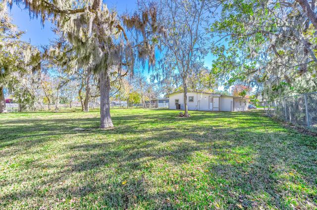 54 Lupine Court, Lake Jackson, TX 77566