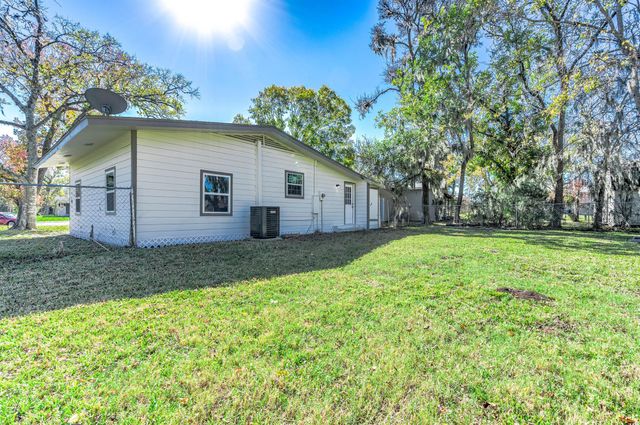 54 Lupine Court, Lake Jackson, TX 77566