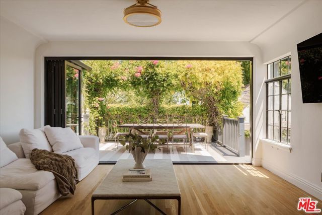 3623 Shannon Road, Los Angeles, CA 90027