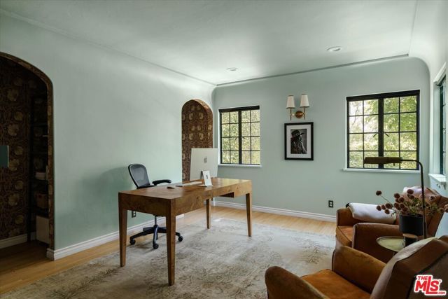 3623 Shannon Road, Los Angeles, CA 90027