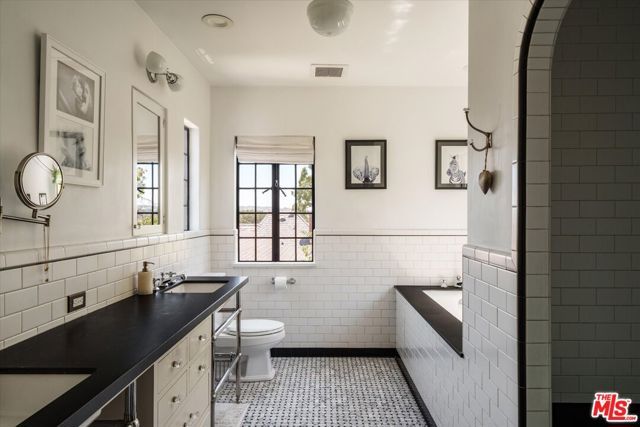 3623 Shannon Road, Los Angeles, CA 90027