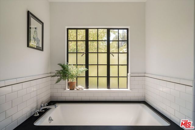 3623 Shannon Road, Los Angeles, CA 90027