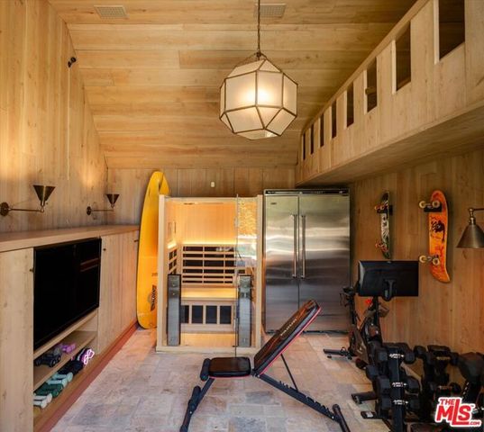3623 Shannon Road, Los Angeles, CA 90027