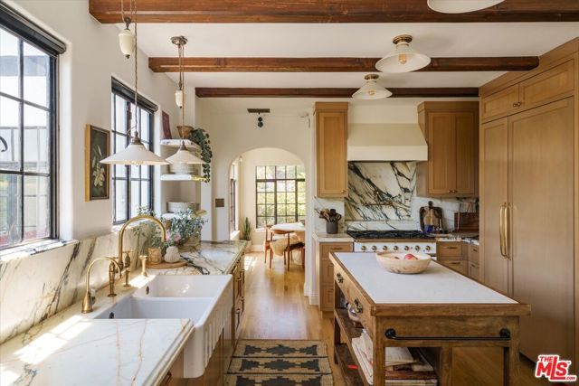 3623 Shannon Road, Los Angeles, CA 90027