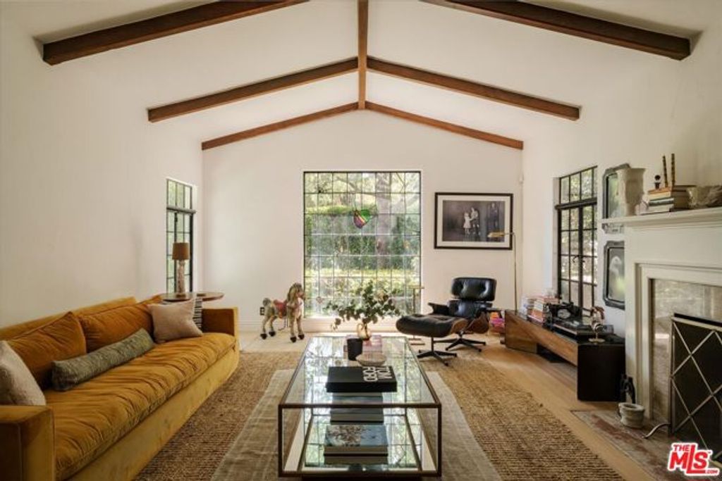 3623 Shannon Road, Los Angeles, CA 90027