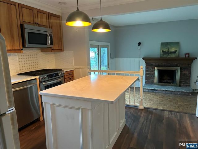 812 Charnwood Drive, Wyckoff, NJ 07481